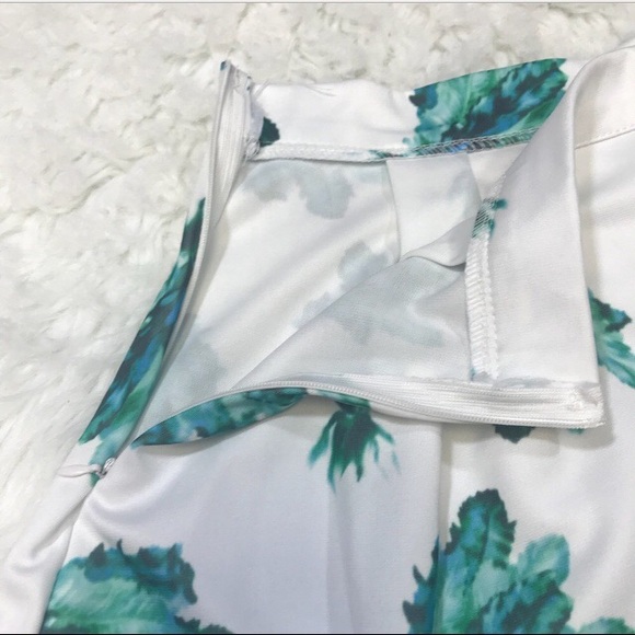 Sold Ethan and cocoa leaf print shorts - Picture 4 of 5